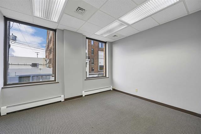 More Photos Of 414 E Walnut St, Green Bay Office For Sale