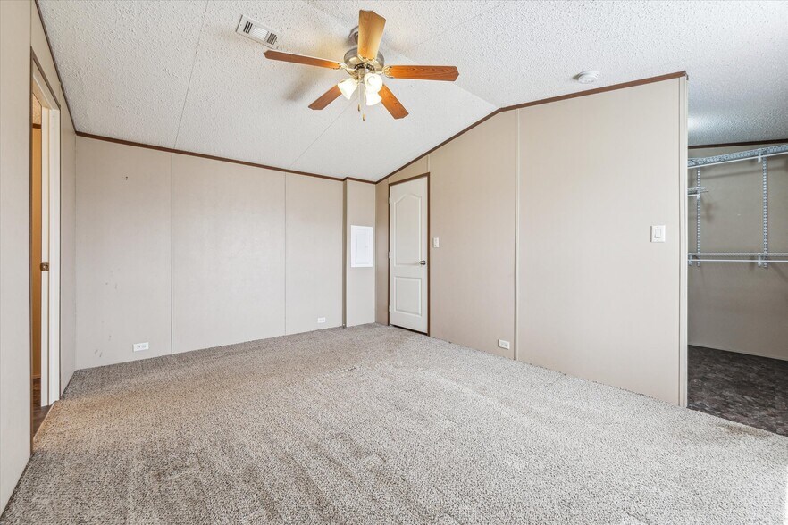 More Photos Of 3733 Rest Home Rd, Pearland Flex For Sale