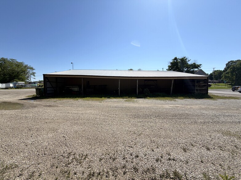 More Photos Of 305 N Mason St, Carrollton Office For Sale