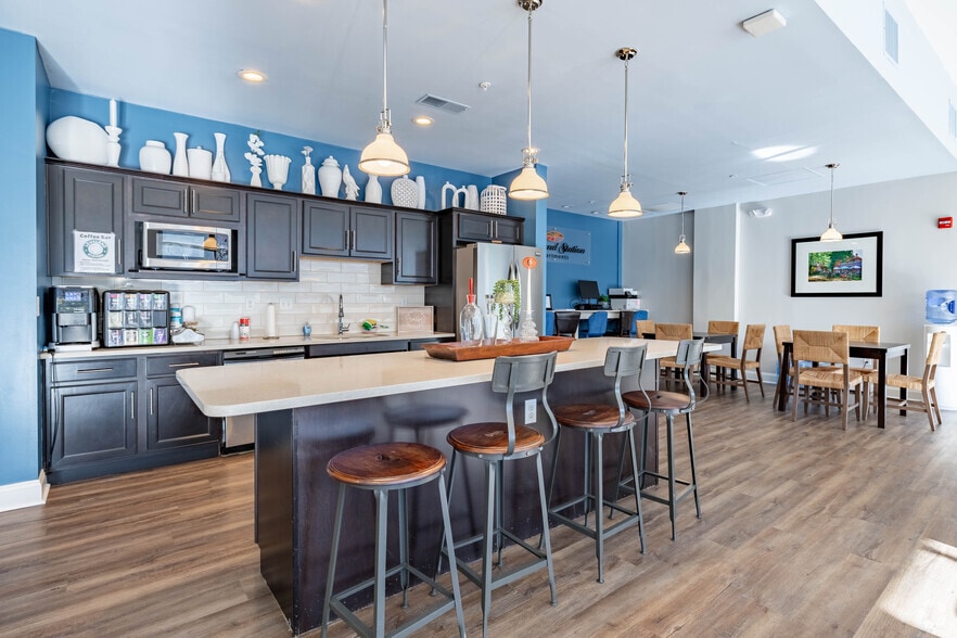 More Photos Of 110 S 2nd St, Loveland Apartments For Lease