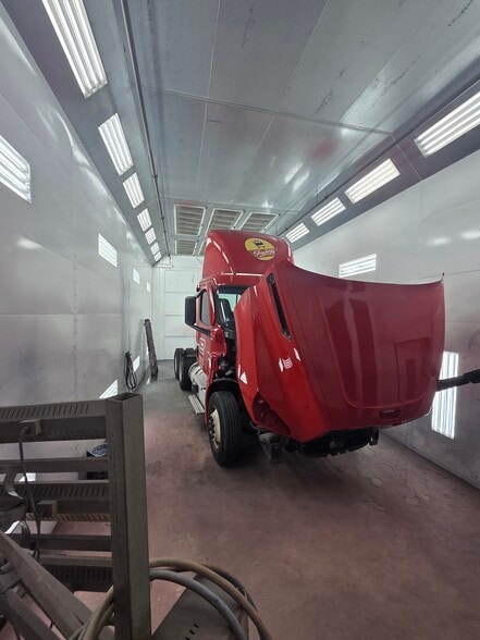 More Photos Of 369 Thomas St, Newark Auto Repair For Sale