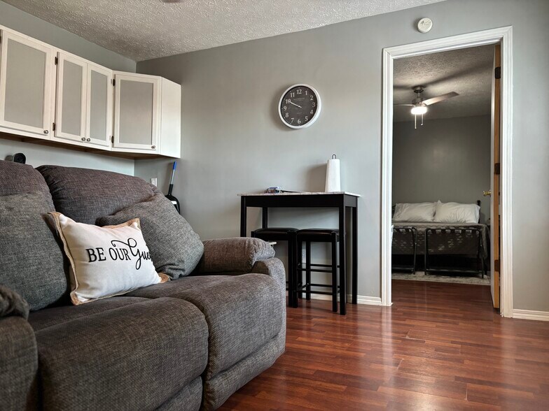 More Photos Of 206 W Main St, Mc Arthur Flex For Sale