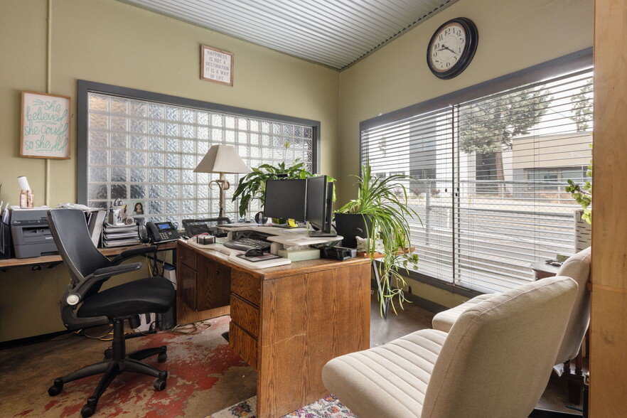 More Photos Of 23 NW Greenwood Ave, Bend Storefront For Sale