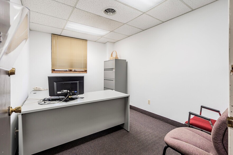 More Photos Of 641 Beach Ave, Stafford Airport For Sale