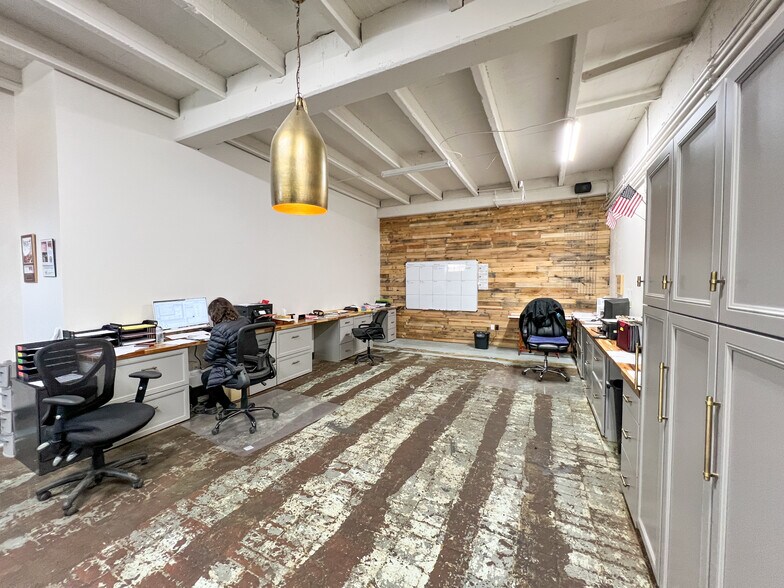 More Photos Of 11 Sullivan Way, Asheville Warehouse For Lease