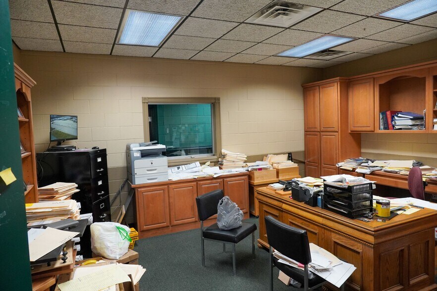 More Photos Of 4150 L&N Turnpike rd, Hodgenville Manufacturing For Sale