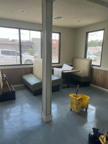 More Photos Of 7810 Bellfort Rd, Houston Restaurant For Sale