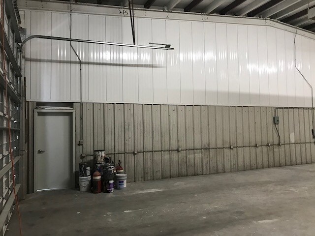 More Photos Of 4911 Bridges St, Morehead City Flex For Lease