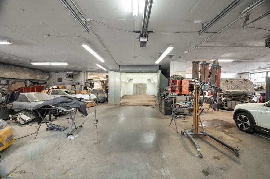 More Photos Of 20 Woodland St, Methuen Auto Repair For Sale