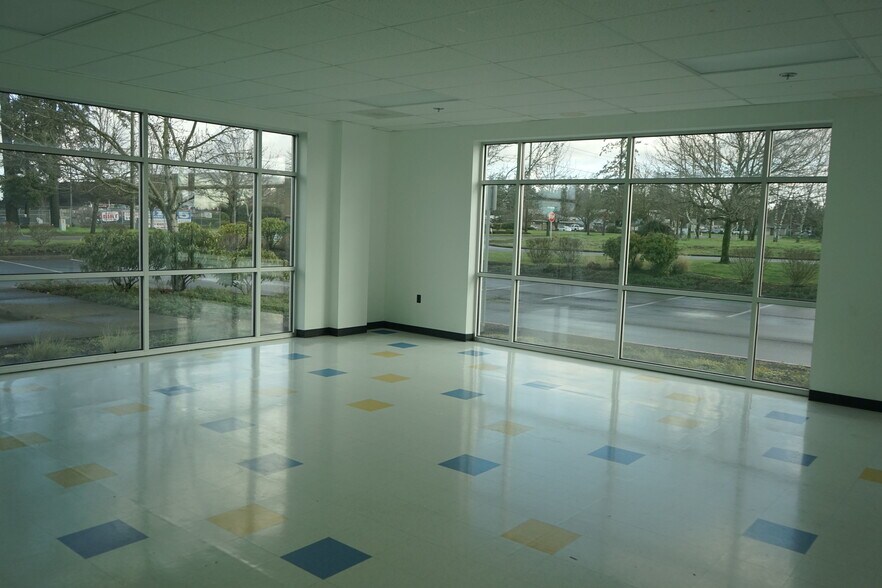 More Photos Of 3160 Blossom Dr NE, Salem Flex For Lease