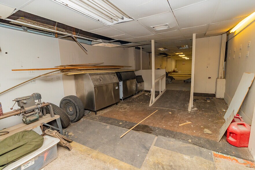 More Photos Of 1627 S Hillside St, Wichita Freestanding For Sale