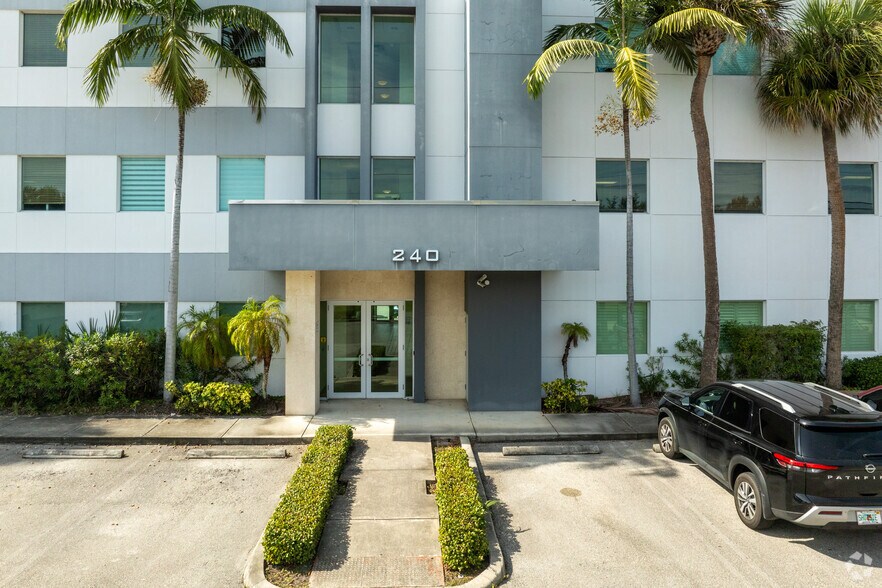 More Photos Of 240 NW Peacock Blvd, Port Saint Lucie Medical For Lease