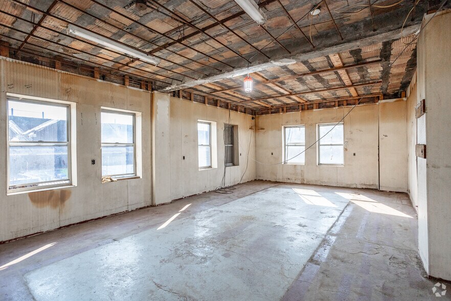 More Photos Of 102 33rd St, Pittsburgh Warehouse For Sale