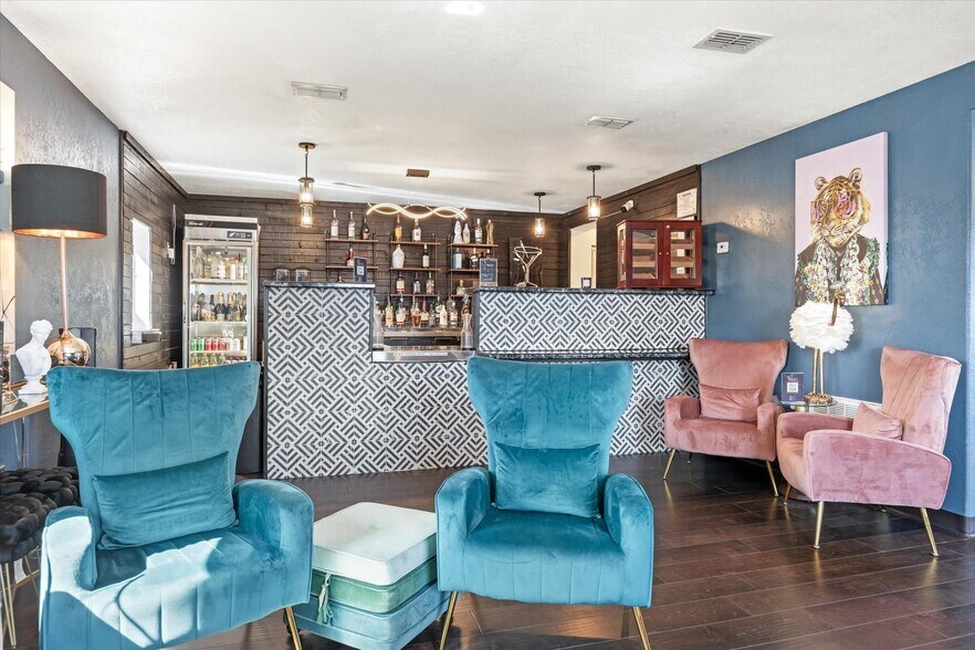 More Photos Of 608 SW Big Bend Trl, Glen Rose Restaurant For Sale
