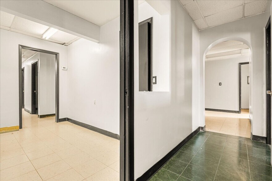 More Photos Of 841 S Highway 25 W, Williamsburg Flex For Sale
