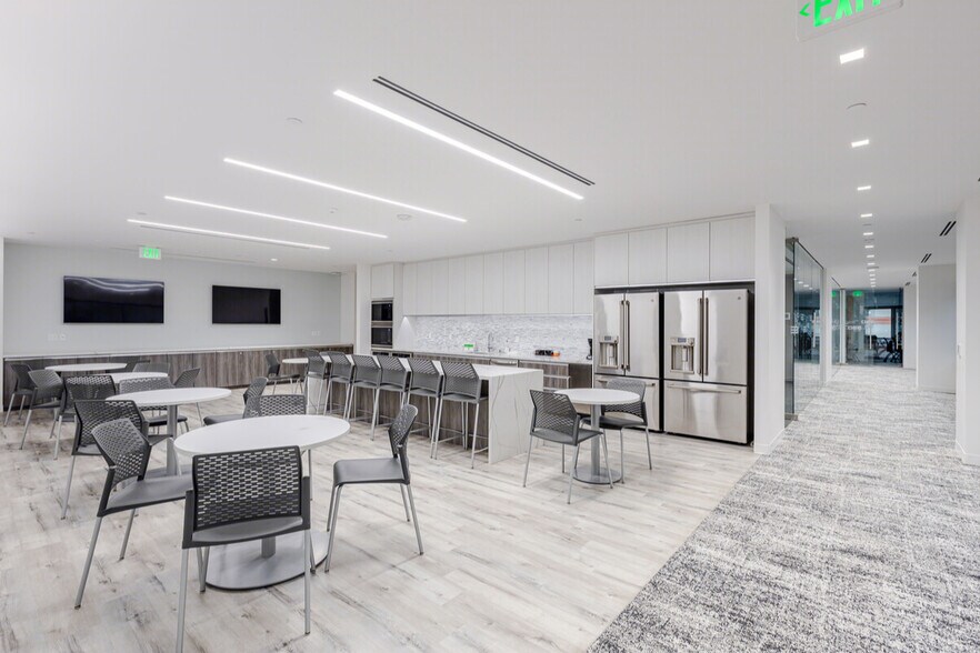 More Photos Of 330 N Brand Blvd, Glendale Office For Lease