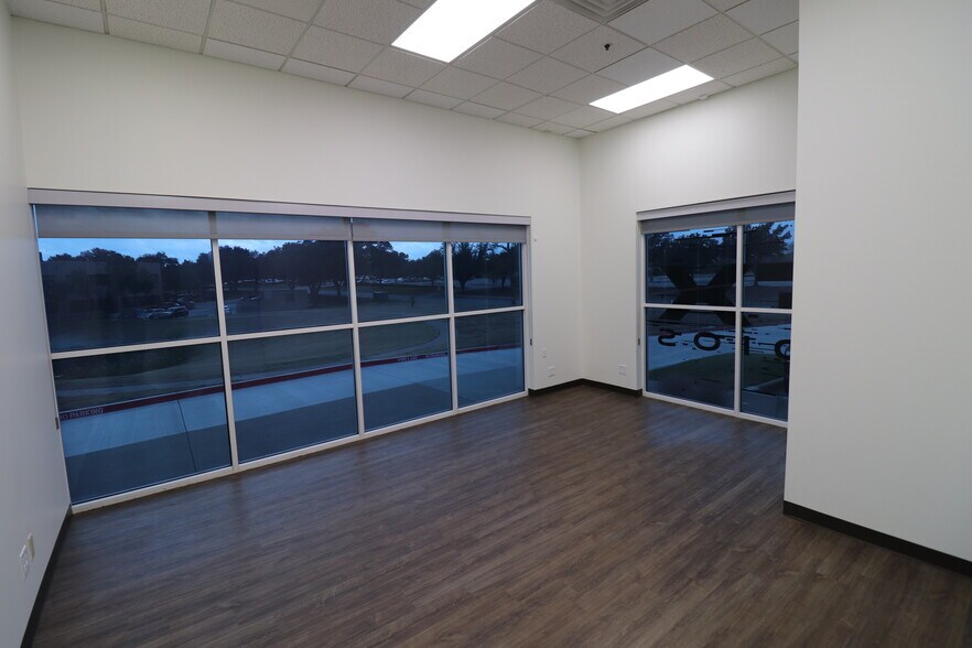 More Photos Of 2000 Westridge Dr, Irving Unknown For Lease