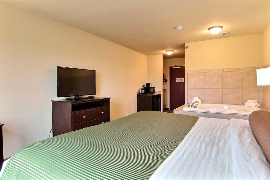 More Photos Of 2304 Sahlstrom Dr, Crookston Hotel For Sale