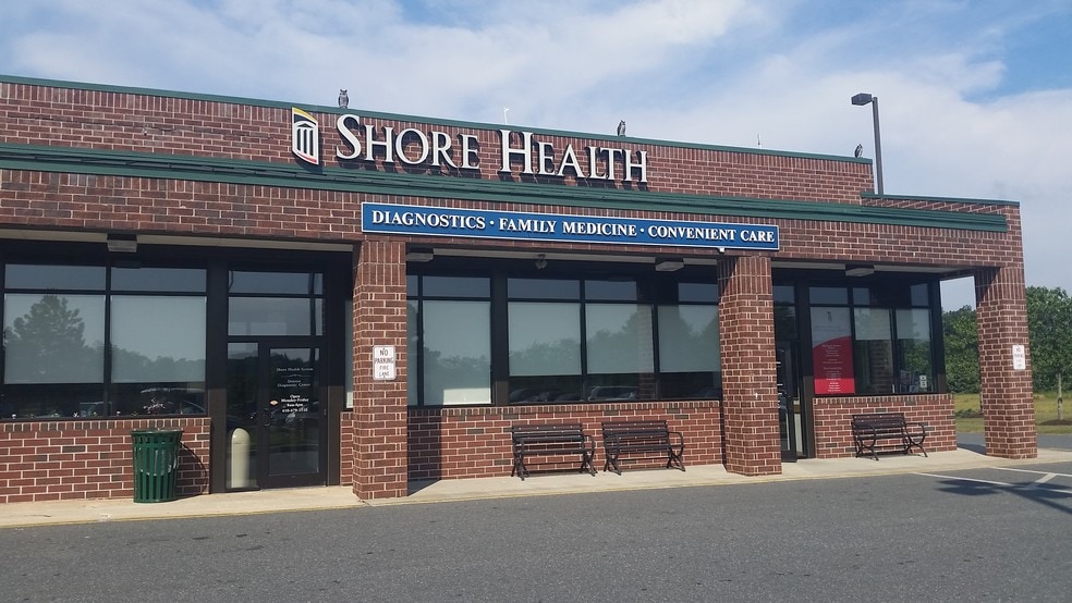 More Photos Of 838-840 S 5th Ave, Denton Supermarket For Lease