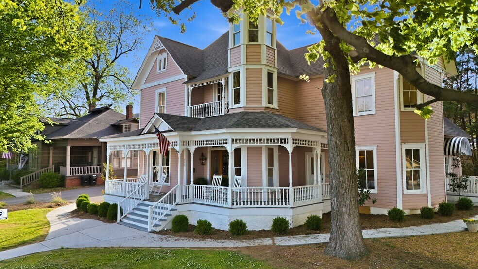 More Photos Of 320 Blount Ave, Guntersville Specialty For Sale