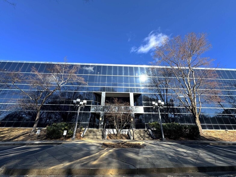 More Photos Of 3003 Chamblee Tucker Rd, Atlanta Office For Sale