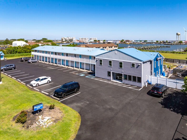 More Photos Of 700 Norris Harbor Dr, Crisfield Hotel For Sale