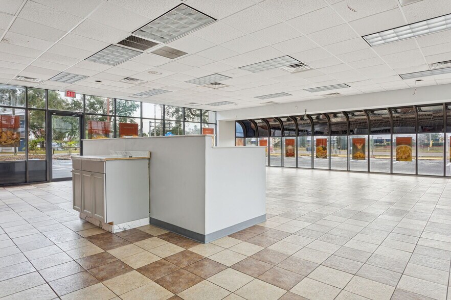 More Photos Of 6620 E Dr Martin Luther King Jr Blvd, Tampa Fast Food For Lease
