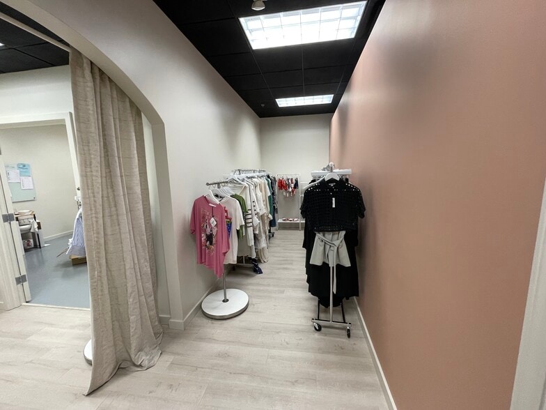 More Photos Of 2003 Cahaba Rd, Mountain Brook Freestanding For Lease