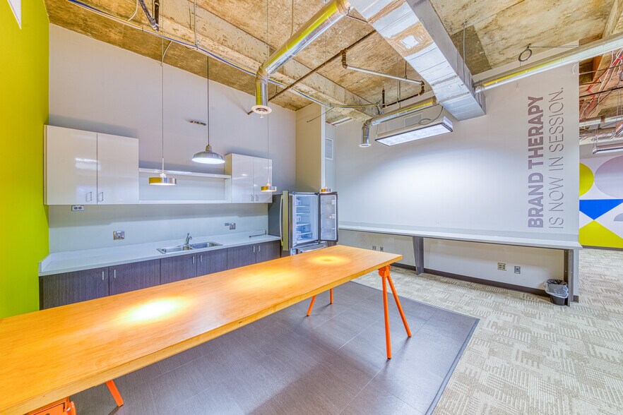 More Photos Of 200 Ashford Ctr N, Atlanta Office For Sale