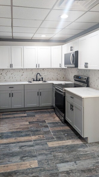 More Photos Of 12 Trolley Sq, Wilmington General Retail For Sale