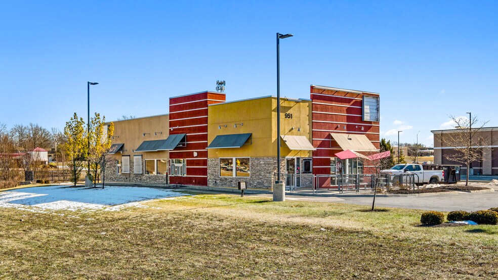 Primary Photo Of 951 NE Sam Walton Ln, Lee's Summit General Retail For Sale