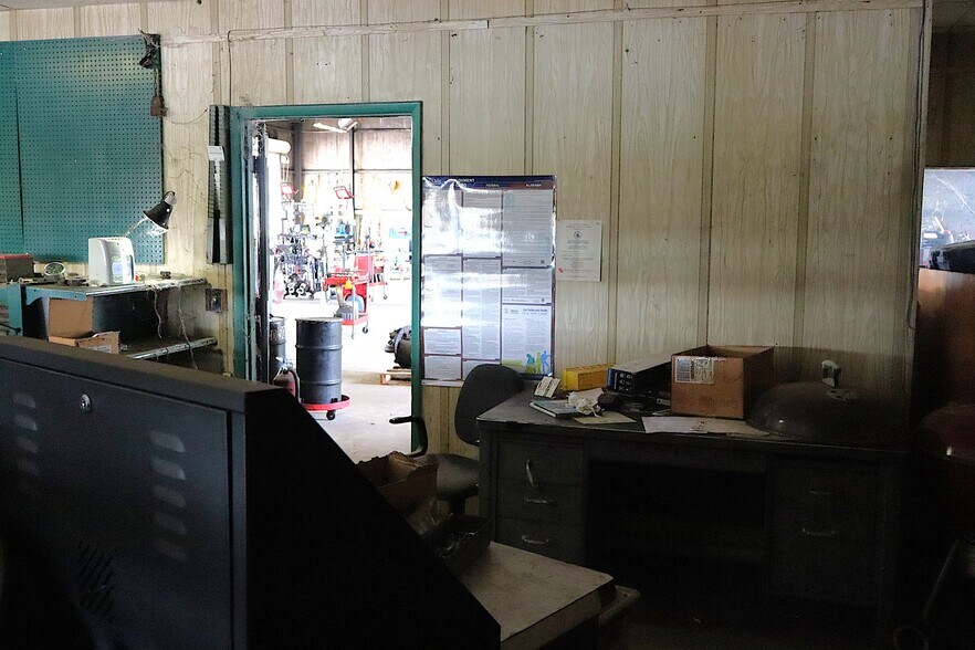 More Photos Of 1530 Parker Ln, Enterprise Warehouse For Lease