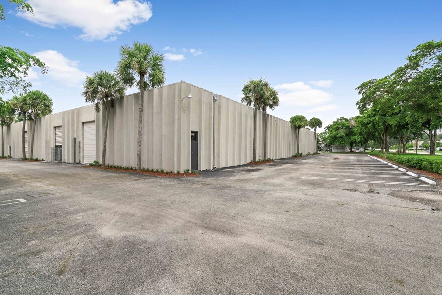 More Photos Of 3851 NW 126th Ave, Coral Springs Warehouse For Lease