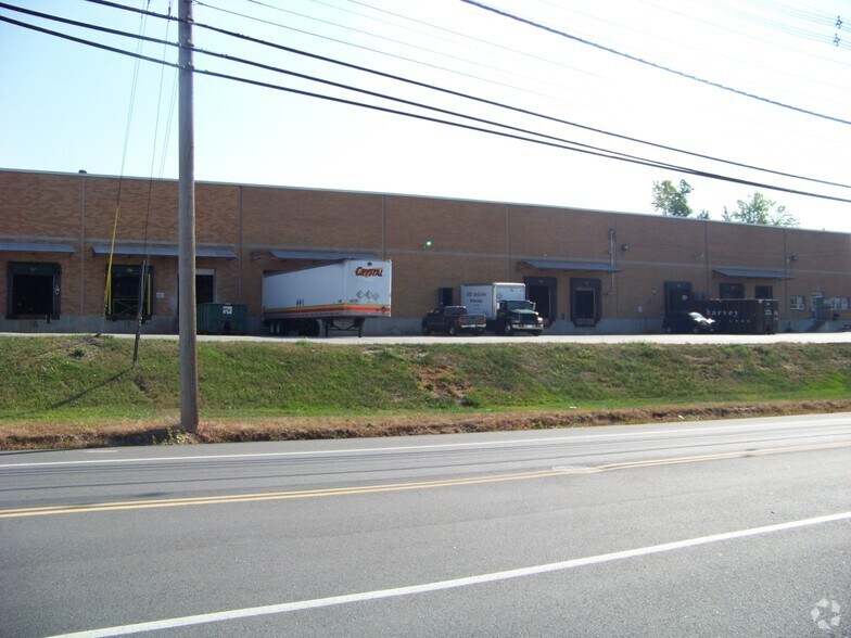 More Photos Of 25 Industrial Way, Wilmington Distribution For Lease