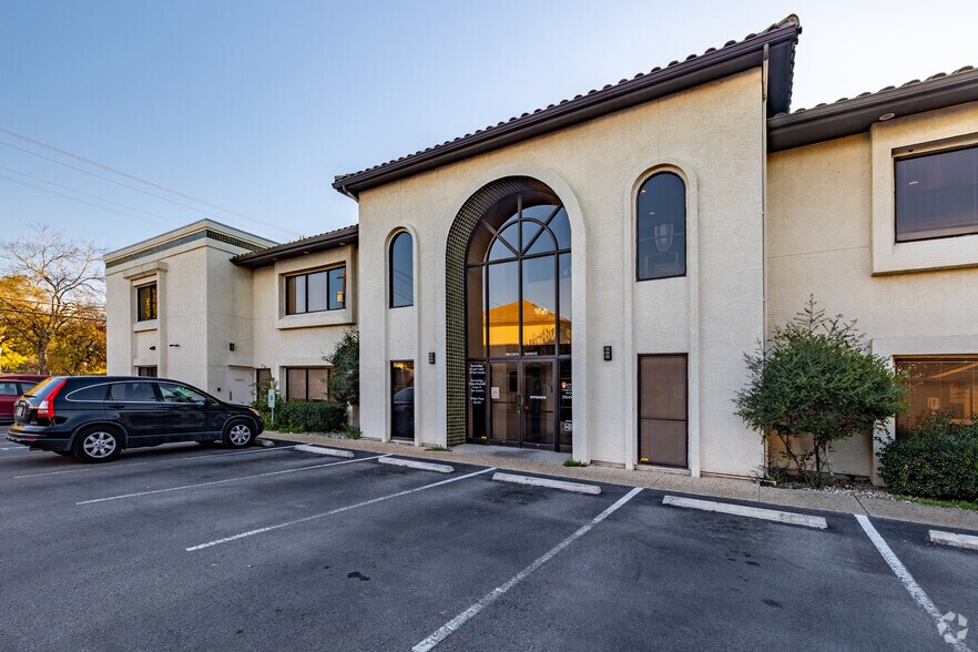 More Photos Of 7810 Louis Pasteur Dr, San Antonio Medical For Lease