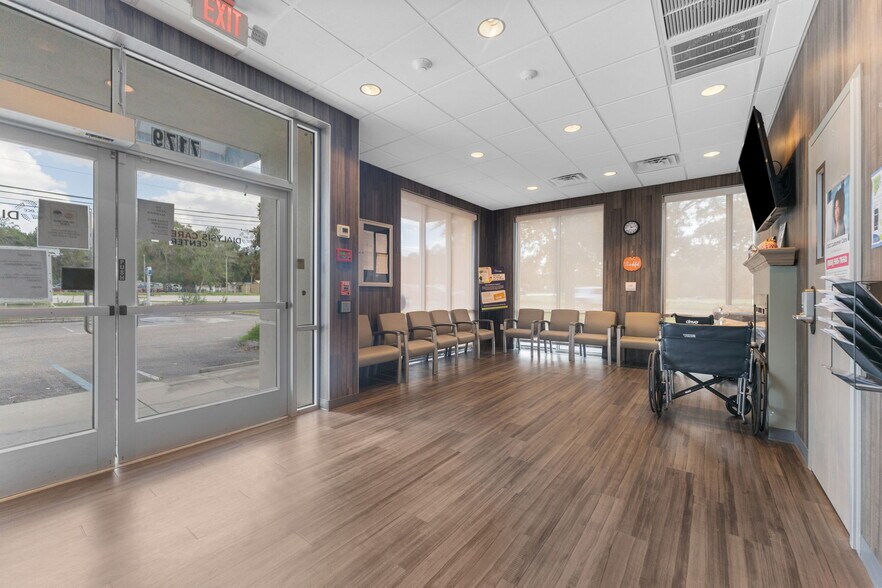 More Photos Of 7179-7187 Broad St, Brooksville Freestanding For Sale