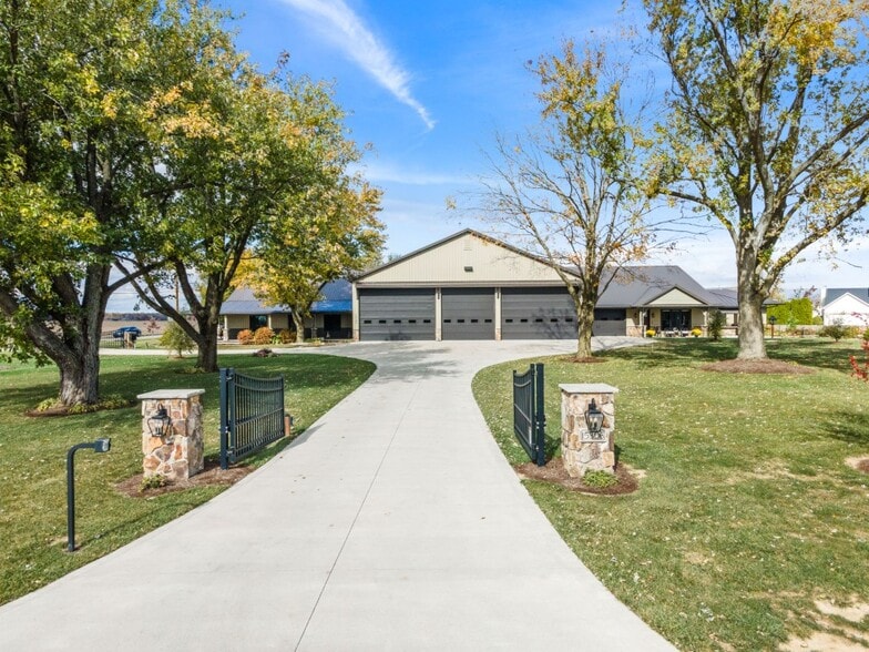 More Photos Of 15306 Covington Rd, Fort Wayne Flex For Sale