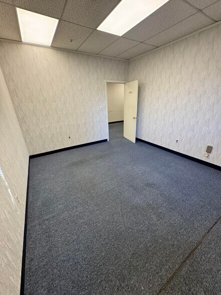 More Photos Of 353 Centerville Rd, Warwick Office For Lease