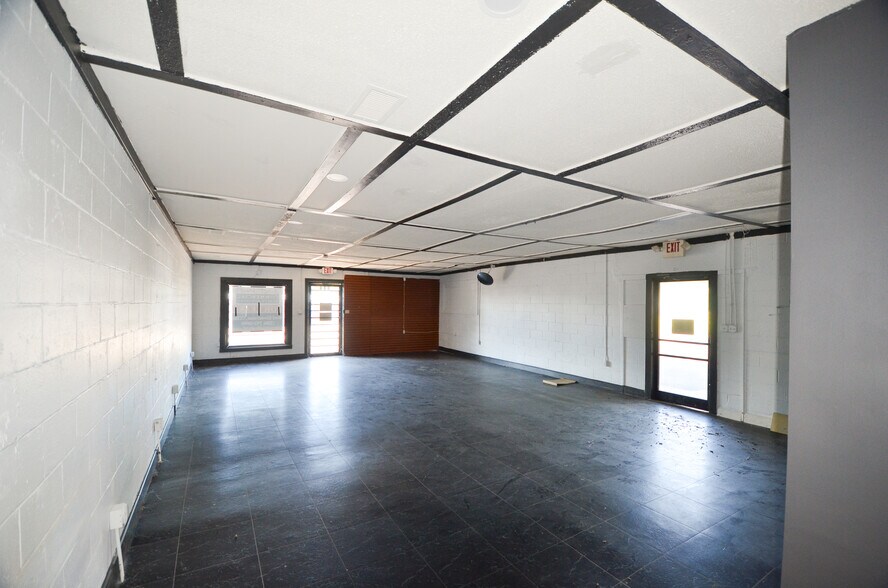 More Photos Of 805 Akron Dr, Winston-Salem Storefront Retail Office For Lease
