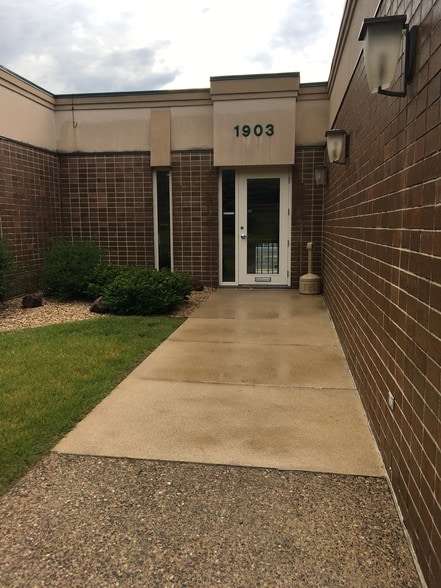 More Photos Of 1903 S Broadway, Rochester Office For Lease