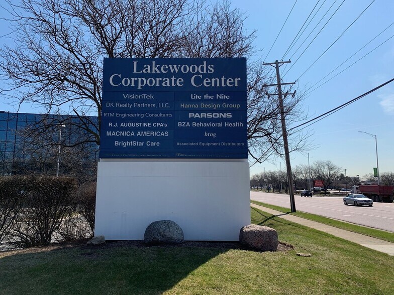 More Photos Of 650 E Algonquin Rd, Schaumburg Office For Lease