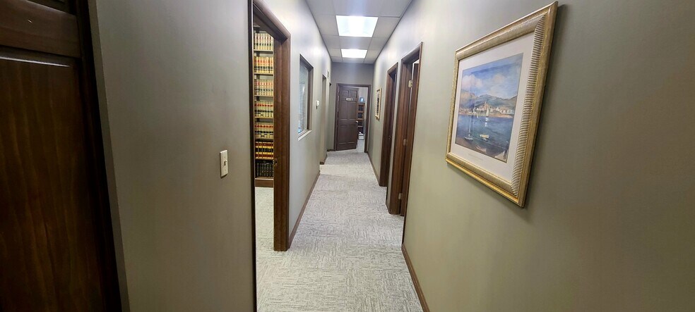 More Photos Of 320 N 5th St, Saint Charles Office For Lease