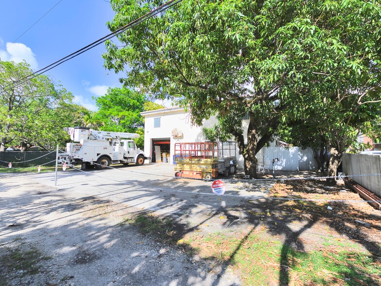 More Photos Of 660 Miller Dr, Miami Springs Research And Development For Sale