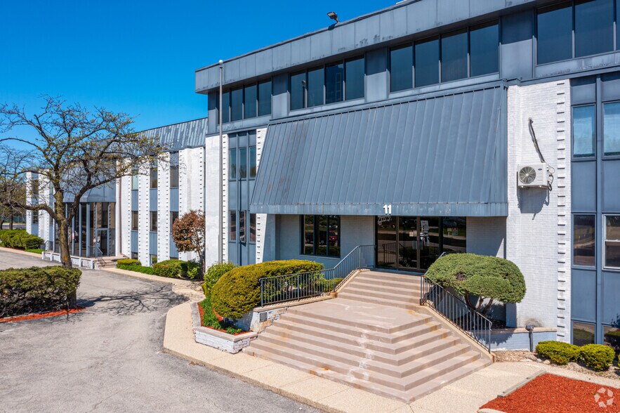 More Photos Of 11-21 N Skokie Hwy, Lake Bluff Office For Lease