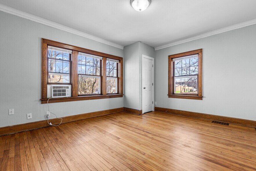 More Photos Of 910 4th Ave, Rockford Apartments For Sale