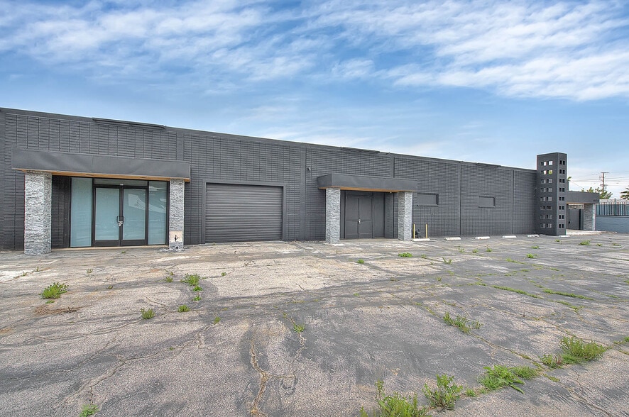 More Photos Of 6840-6842 Hayvenhurst Ave, Van Nuys Distribution For Sale