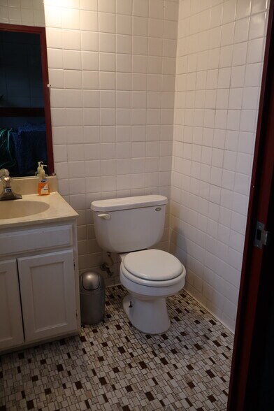 More Photos Of 311 Vischer Ferry Rd, Clifton Park Auto Repair For Sale
