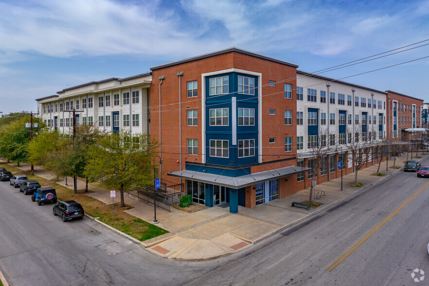 Primary Photo Of 1415 N Main Ave, San Antonio Apartments For Lease