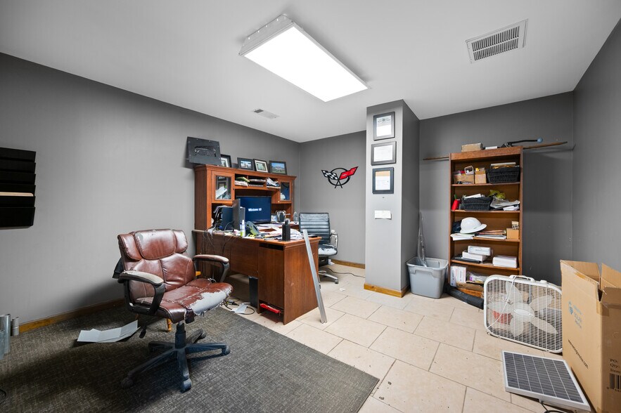 More Photos Of 10462 Hwy 165 S, Forest Hill Warehouse For Sale