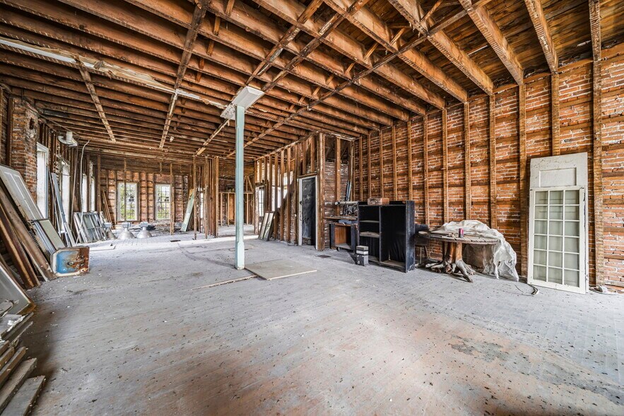 More Photos Of 2699 E Center St, North Kingsville Apartments For Sale